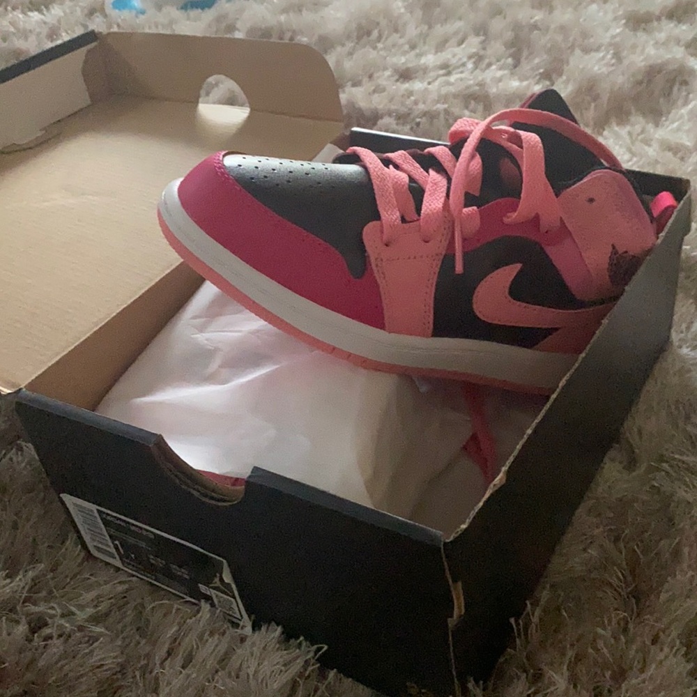 Brand New kid sneakers